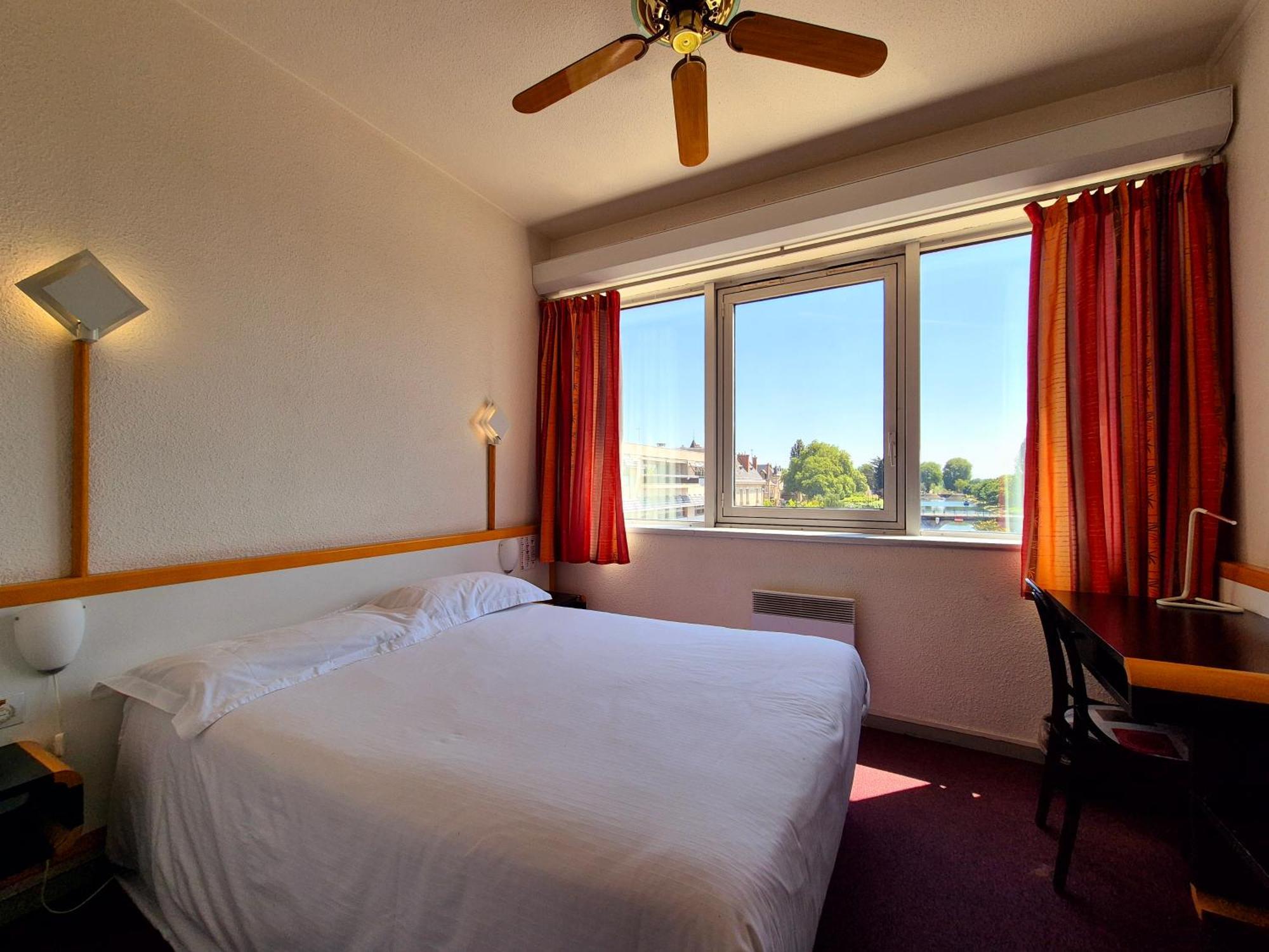 Arche Hotel Vierzon Zewnętrze zdjęcie